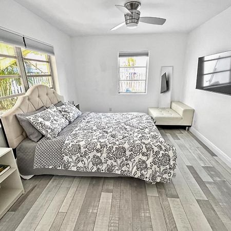 Stylish & Cozy Escape Near The Beach- Free Parking, Backyard, Private, Bbq Pompano Beach Exterior photo